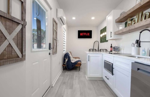 Browns Mill Park Apartment | Spacious Tiny Home By Airport-Free Prkng-Fast WiFi