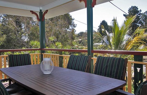 Amity Point Apartment | Spacious top floor 4 bedroom unit - walking distance to beach
