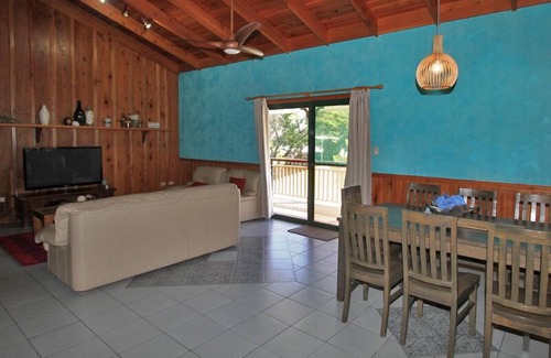 Amity Point Apartment | Spacious top floor 4 bedroom unit - walking distance to beach
