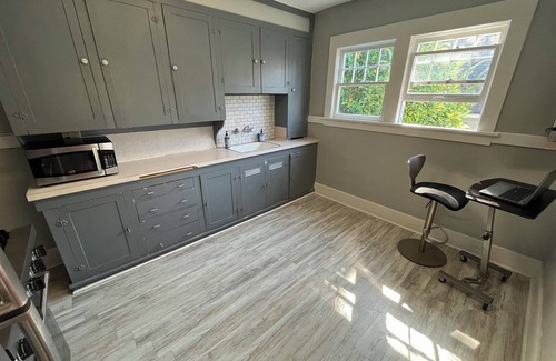 North Queen Anne House | SPACIOUS Town home in Queen Anne 3 BLKS to Ship Canal 10 min UBER to Cruise Term