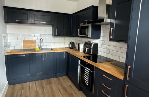 Clacton-on-Sea House | Spacious townhouse can sleep up to 7 guests, and a stones throw from the beach!