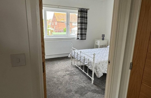 Clacton-on-Sea House | Spacious townhouse can sleep up to 7 guests, and a stones throw from the beach!