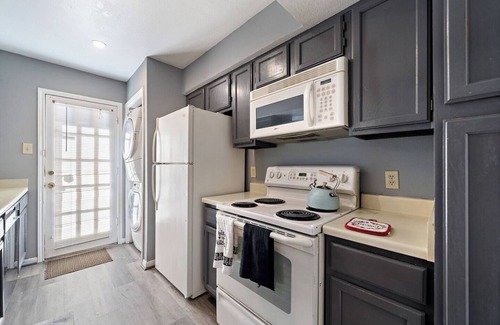 Clodine House | Spacious Townhome | Perfect for Extended Stays