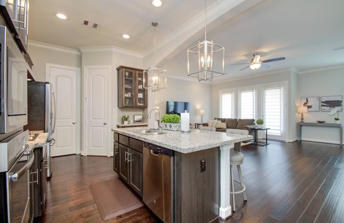 Central Southwest House | Spacious Townhome - Texas Medical Center