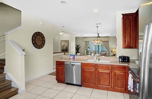 Florida Central Atlantic Coast Apartment | Spacious Townhome W/patio & Garage! Sleeps10
