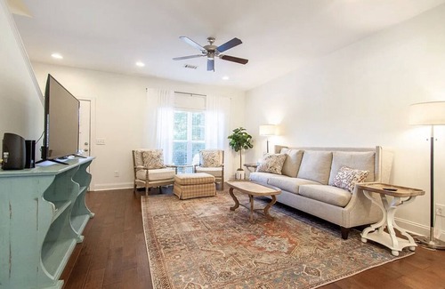 Auburn House | Spacious Townhome Walkable to Stadium & Town
