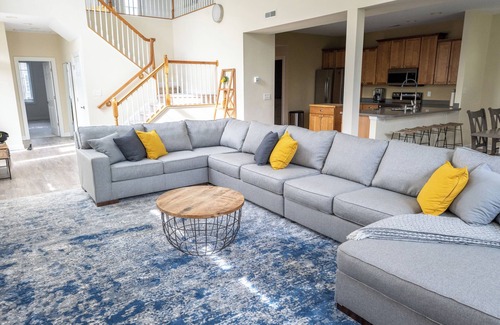 Bayside Village House | Spacious townhouse 4 miles from the beach