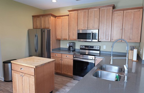 Bayside Village House | Spacious townhouse 4 miles from the beach