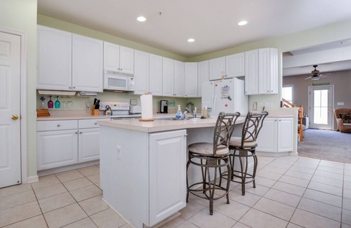 Sunset Island House | Spacious townhouse in a beautiful gated community located on the bayside at 67th Street