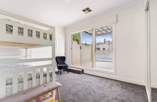 Brighton House | Spacious Townhouse in Brighton – close to station and shops