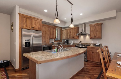 Bear Crossing House | Spacious townhouse w/hot tub & slope shuttle
