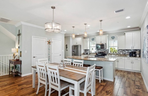 Ono Island House | Spacious townhouse| Walk or Bike to Pool or Beach| Pet Friendly| Free Golf| White Sugar Sand Beaches