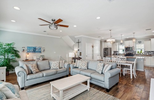 Ono Island House | Spacious townhouse| Walk or Bike to Pool or Beach| Pet Friendly| Free Golf| White Sugar Sand Beaches