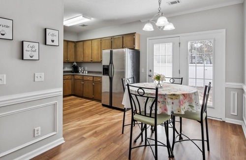 Savannah House | Spacious Triple 7 Townhome near Downtown Savannah