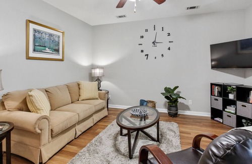 Savannah House | Spacious Triple 7 Townhome near Downtown Savannah