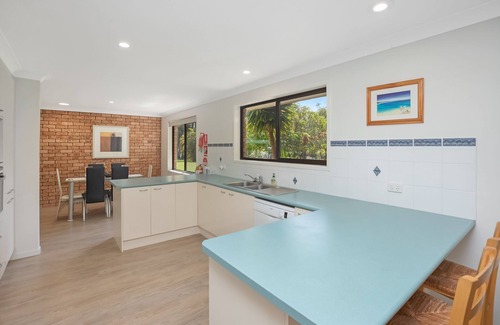 Tuncurry House | Spacious. Tropical. Waterfront.