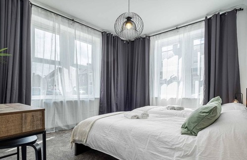 Wallsend House | Spacious twin room-private bathroom-Newcastle