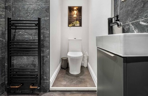Wallsend House | Spacious twin room-private bathroom-Newcastle