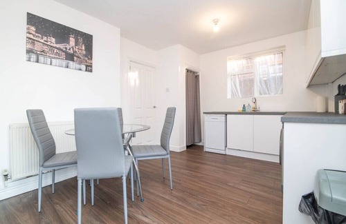 Brierley Hill House | Spacious two bed house with parking and garden