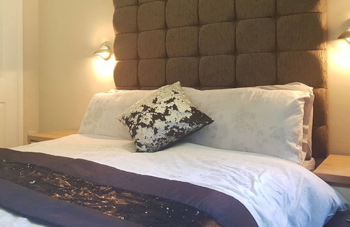 Saundersfoot Ski Chalet | Spacious two bedroom bungalows with one double and a full size bunk bed and single bed.