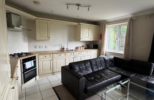 Bracknell Apartment | Spacious Two Bedroom Apartment in Bracknell