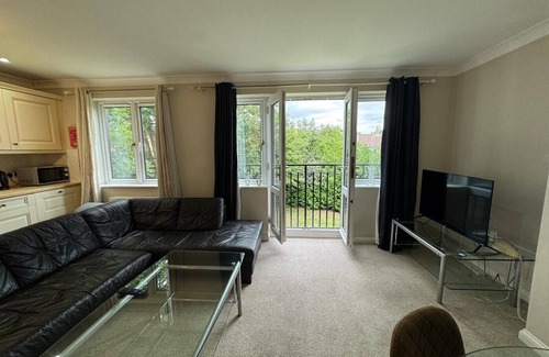 Bracknell Apartment | Spacious Two Bedroom Apartment in Bracknell