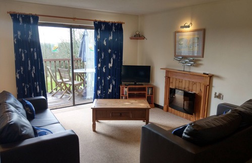 Holsworthy House | Spacious two-bedroomed fully-accessible lodge with lake view in rural idyll