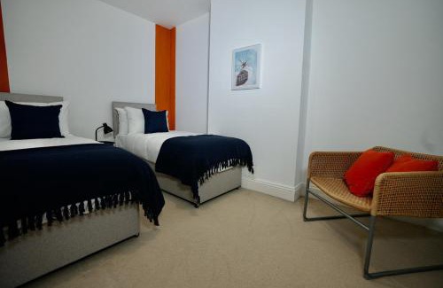 Long Hanborough House | Spacious two-bedrooms house, private parking, contractors, relocators