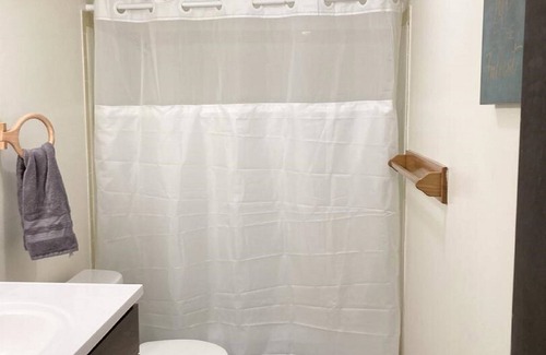 Normal Apartment | Spacious Updated 1 Bedroom Apartment