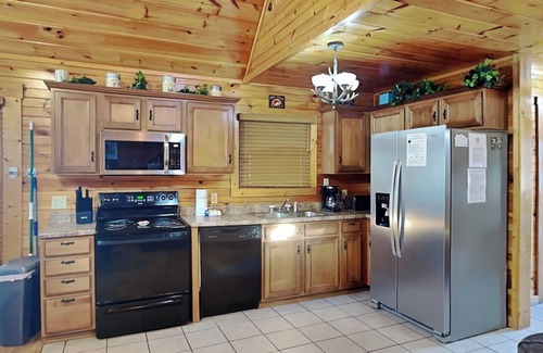 Hemlock Hills Cabin | Spacious, upgraded, treetop views with outdoor hot tub + game room!