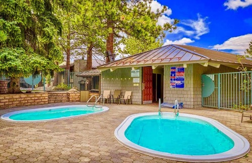 Mammoth Lakes Condo | Spacious, upgraded Condo in Sierra Park Villas