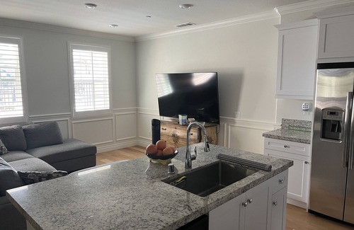 Santa Clarita House | Spacious, upgraded 3 bedroom townhome