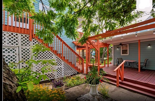 San Jacinto Apartment | Spacious Upstairs Studio with Balcony steps from the beautiful Seawall & Beach