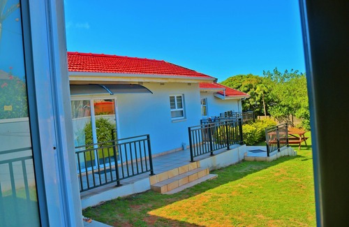 Bluff Villa | Spacious urban home with private pool in the backyard. 5 minutes from the beach.