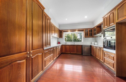 Dural House | Spacious Vacation Home in Dural with Tennis Court
