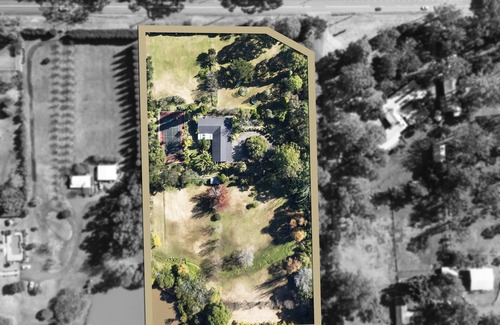 Dural House | Spacious Vacation Home in Dural with Tennis Court