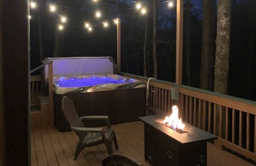 Dahlonega House | Spacious vacation retreat w/private hot tub, pool table, WiFi, & expansive deck