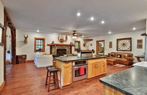 Stockbridge Cabin | Spacious Vermont Mountain Retreat | 4BR/4BA | Near Killington & Hiking | Perfect for Groups