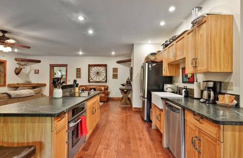 Stockbridge Cabin | Spacious Vermont Mountain Retreat | 4BR/4BA | Near Killington & Hiking | Perfect for Groups