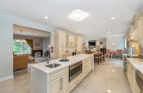 Wantage House | Spacious Vernon retreat home