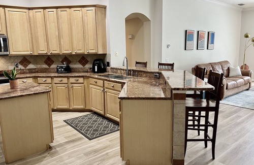 Sabal Harbour House | Spacious + Vibrant 5-bed 3-bath Private House with Pool in Sarasota/Bradenton