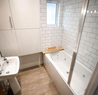 Plymouth House | Spacious Victorian 4 Bed l Cocktail Bar Spa Bath Workspaces