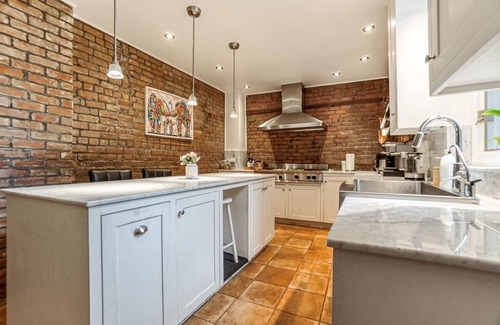 Westmount House | Spacious Victorian House 5 min to Downtown