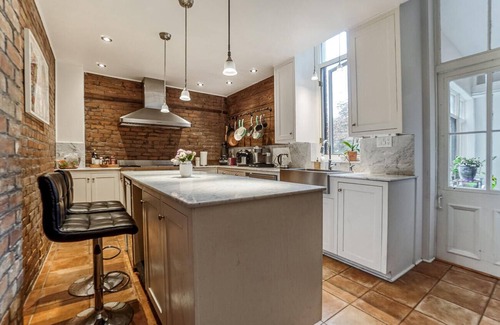 Westmount House | Spacious Victorian House 5 min to Downtown