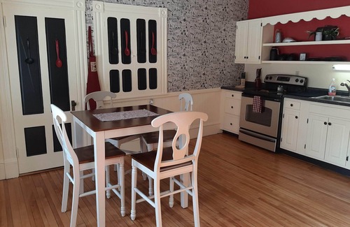 Wells River House | Spacious Victorian with Porch