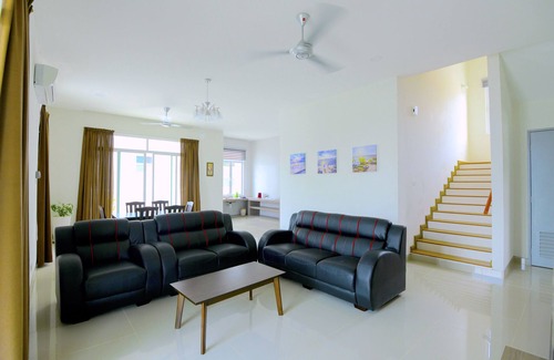 Kampung Pokok Asam Villa | Spacious Villa ❃ 3 floors/6br/6.5ba