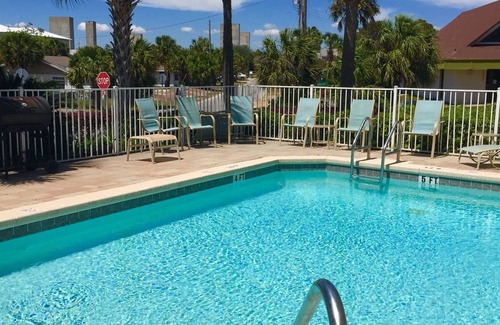 Bahama Beach Villa | Spacious Villa - Next to Pool Sleeps 8 Steps to Beach