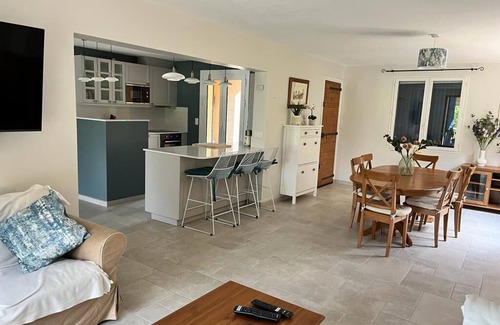 Saint-Siffret Villa | spacious villa with pool, ideal for families near the historic town of Uzes
