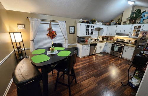 North Augusta House | Spacious Villa with swimming pool and game room