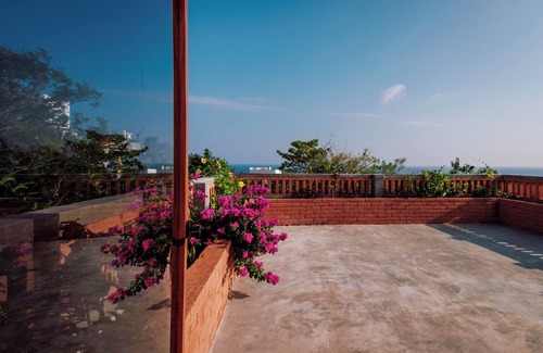 Puerto Angel Villa | Spacious villa with 7 bedrooms, 2 swimming pools, pool table & ocean views